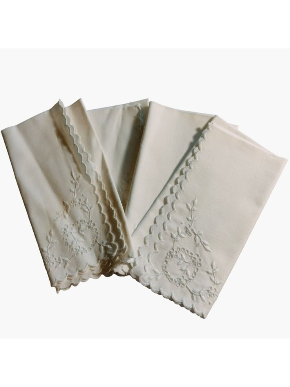 Madeira Art Needlework Linen Napkin Set 4 White Vintage Embroidered Wreath